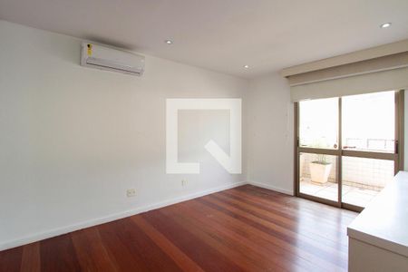 Apartamento à venda com 421m², 4 quartos e 4 vagas Apartamento à venda com 421m², 4 quartos e 4 vagasQuarto 3 suíte