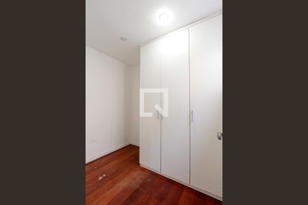 Apartamento à venda com 421m², 4 quartos e 4 vagas Apartamento à venda com 421m², 4 quartos e 4 vagasQuarto de Serviço