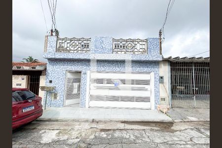 Casa à venda com 122m², 4 quartos e 2 vagasFachada