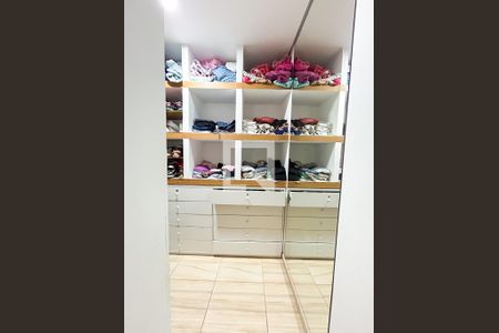 Casa à venda com 122m², 4 quartos e 2 vagasQuarto 2