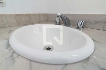 Apartamento à venda com 72m², 2 quartos e 2 vagas Apartamento à venda com 72m², 2 quartos e 2 vagasBanheiro Social