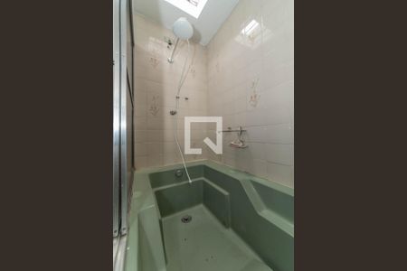 Casa à venda com 300m², 3 quartos e 3 vagas Casa à venda com 300m², 3 quartos e 3 vagasEdícula - Banheiro