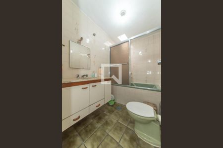 Casa à venda com 300m², 3 quartos e 3 vagas Casa à venda com 300m², 3 quartos e 3 vagasEdícula - Banheiro