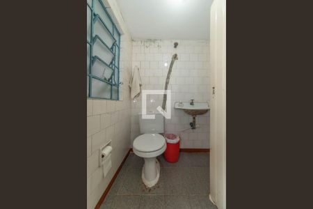 Casa à venda com 300m², 3 quartos e 3 vagas Casa à venda com 300m², 3 quartos e 3 vagasBanheiro de Serviço