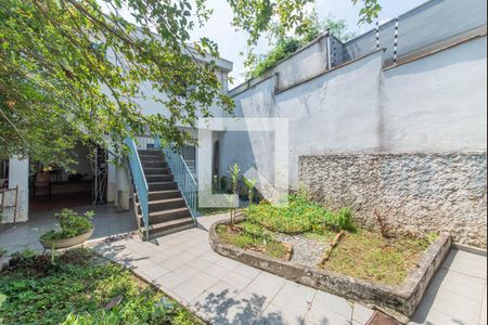 Casa à venda com 300m², 3 quartos e 3 vagas Casa à venda com 300m², 3 quartos e 3 vagasQuintal