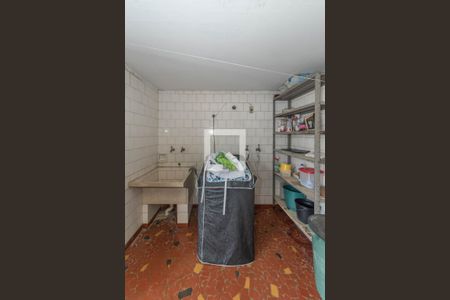 Casa à venda com 300m², 3 quartos e 3 vagas Casa à venda com 300m², 3 quartos e 3 vagasLavanderia