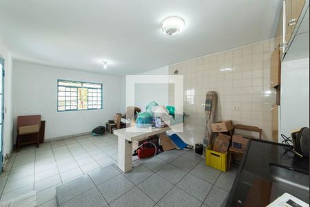 Casa à venda com 300m², 3 quartos e 3 vagas Casa à venda com 300m², 3 quartos e 3 vagasEdícula - Cozinha