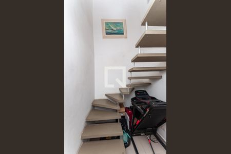 Casa à venda com 143m², 3 quartos e 2 vagasEscada