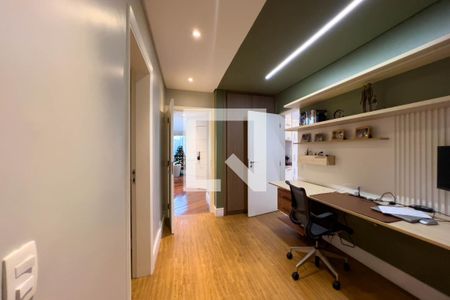 Apartamento à venda com 180m², 3 quartos e 2 vagasHall