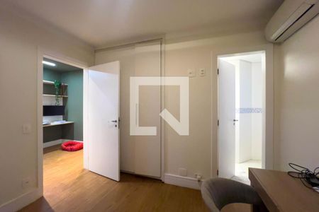 Apartamento à venda com 180m², 3 quartos e 2 vagasQuarto 2