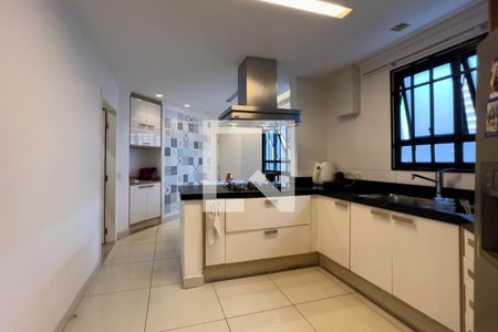 Apartamento à venda com 180m², 3 quartos e 2 vagasCozinha