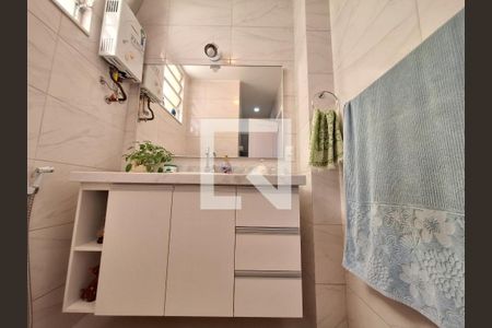 Apartamento à venda com 105m², 3 quartos e sem vagaBanheiro da suíte