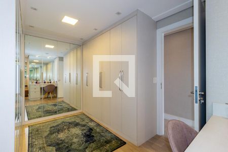 Apartamento à venda com 215m², 3 quartos e 3 vagasCloset - Suíte 2