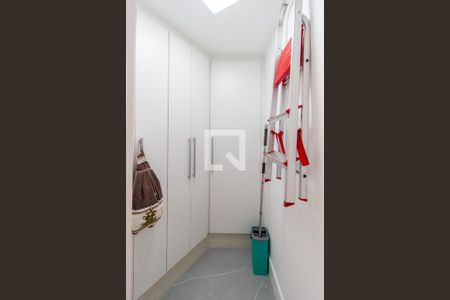 Apartamento à venda com 215m², 3 quartos e 3 vagasDespensa - Área de Serviço