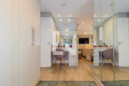 Apartamento à venda com 215m², 3 quartos e 3 vagasCloset - Suíte 2