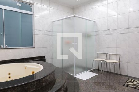 Casa à venda com 450m², 5 quartos e 5 vagasBanheiro 4