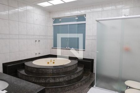 Casa à venda com 450m², 5 quartos e 5 vagasBanheiro 4