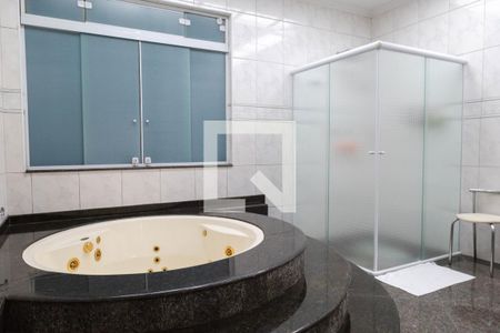 Casa à venda com 450m², 5 quartos e 5 vagasBanheiro 4