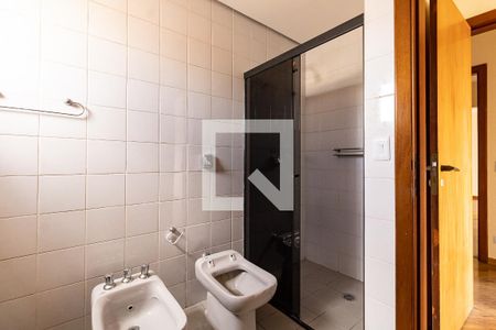 Apartamento para alugar com 161m², 3 quartos e 3 vagas Apartamento para alugar com 161m², 3 quartos e 3 vagasBanheiro da Suíte 1