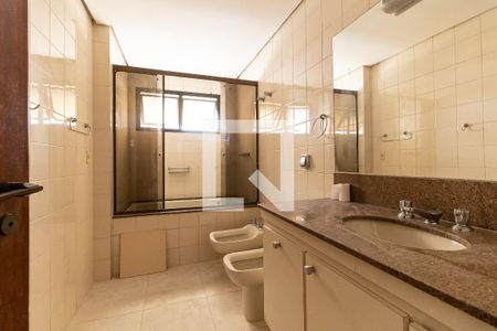 Apartamento para alugar com 161m², 3 quartos e 3 vagas Apartamento para alugar com 161m², 3 quartos e 3 vagasBanheiro da Suíte 2