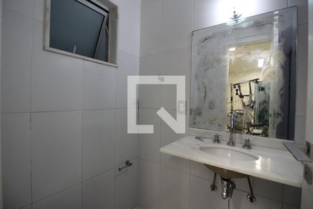 Casa de condomínio para alugar com 1200m², 5 quartos e 2 vagasBanheiro da Academia