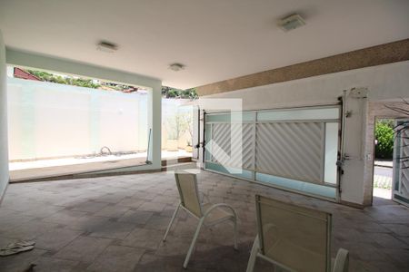 Casa de condomínio para alugar com 1200m², 5 quartos e 2 vagasGaragem