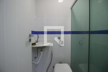 Casa de condomínio para alugar com 1200m², 5 quartos e 2 vagasBanheiro de Serviço