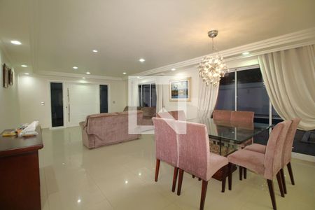 Sala 1 de casa de condomínio para alugar com 5 quartos, 1200m² em Taquara, Rio de Janeiro