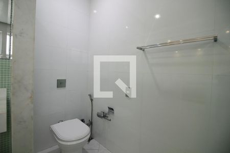 Casa de condomínio para alugar com 1200m², 5 quartos e 2 vagasBanheiro da Suíte 4