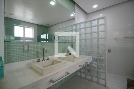 Casa de condomínio para alugar com 1200m², 5 quartos e 2 vagasBanheiro da Suíte 4