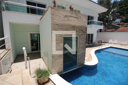 Casa de condomínio para alugar com 1200m², 5 quartos e 2 vagasSauna