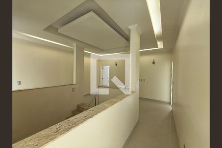 Corredor de casa de condomínio à venda com 5 quartos, 1200m² em Taquara, Rio de Janeiro