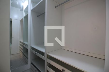 Casa de condomínio para alugar com 1200m², 5 quartos e 2 vagasCloset da Suíte 2