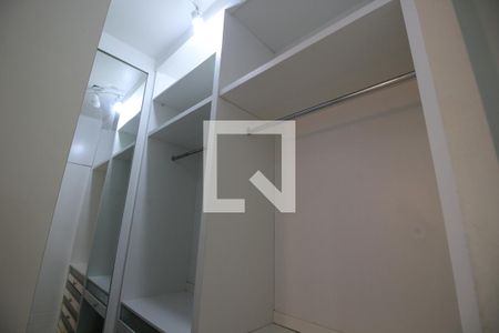 Casa de condomínio para alugar com 1200m², 5 quartos e 2 vagasCloset da Suíte 2