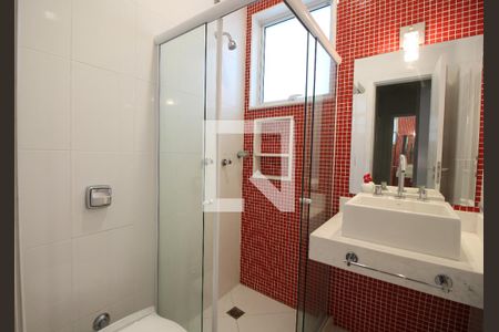 Casa de condomínio para alugar com 1200m², 5 quartos e 2 vagasBanheiro da Suíte 1