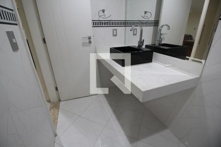 Casa de condomínio para alugar com 1200m², 5 quartos e 2 vagasLavabo 1