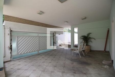 Casa de condomínio para alugar com 1200m², 5 quartos e 2 vagasGaragem