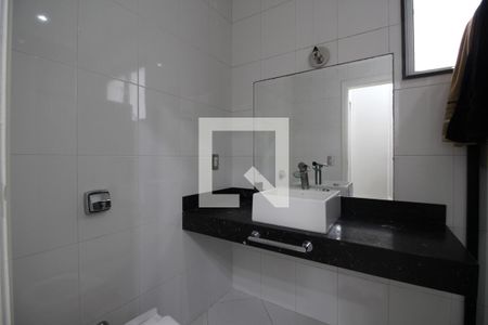 Casa de condomínio para alugar com 1200m², 5 quartos e 2 vagasBanheiro da Suíte 3