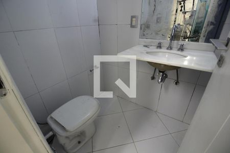 Casa de condomínio para alugar com 1200m², 5 quartos e 2 vagasBanheiro da Academia