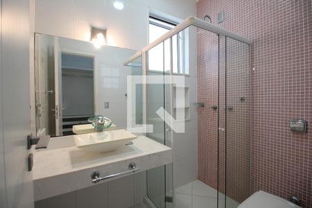 Casa de condomínio para alugar com 1200m², 5 quartos e 2 vagasBanheiro da Suíte 2