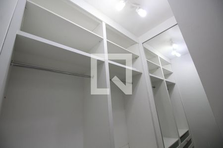 Casa de condomínio para alugar com 1200m², 5 quartos e 2 vagasCloset da Suíte 3