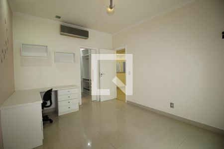 Casa de condomínio para alugar com 1200m², 5 quartos e 2 vagasSuíte 2