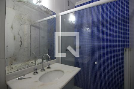 Casa de condomínio para alugar com 1200m², 5 quartos e 2 vagasBanheiro da Academia