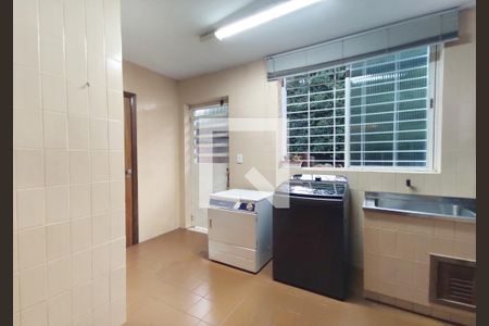 Casa à venda com 328m², 3 quartos e 6 vagasLavanderia