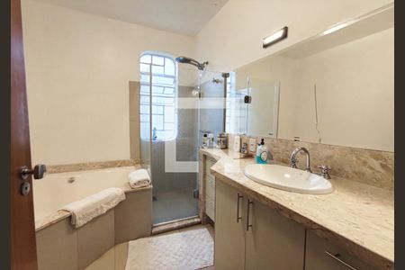 Casa à venda com 328m², 3 quartos e 6 vagasBanheiro