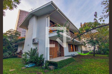 Casa à venda com 328m², 3 quartos e 6 vagasÁrea Externa