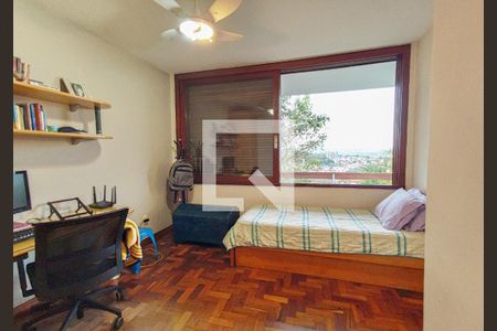 Casa à venda com 328m², 3 quartos e 6 vagasQuarto