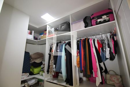 Casa de condomínio à venda com 560m², 4 quartos e 2 vagasCloset da Suíte 2