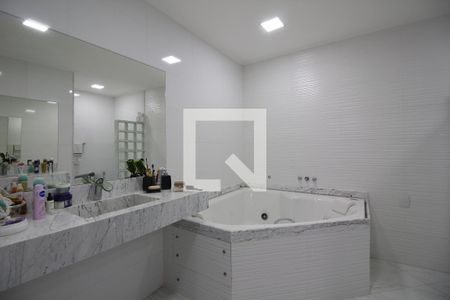 Casa de condomínio à venda com 560m², 4 quartos e 2 vagasBanheiro da Suíte 3