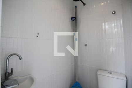 Casa de condomínio à venda com 560m², 4 quartos e 2 vagasBanheiro de Serviço